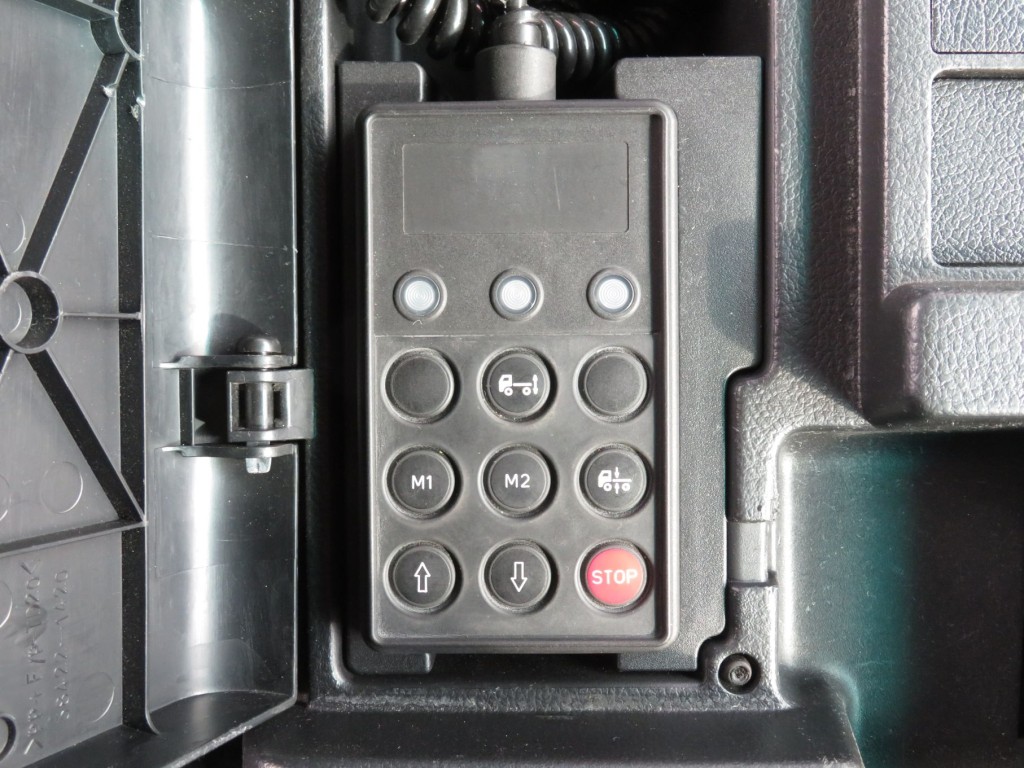 エアサスのコントローラーです。|日野 プロフィア QPG-SH1EDDGの写真22