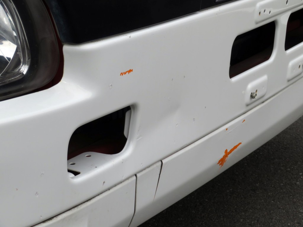 フロントバンパーにヘコミがあります。|日野 プロフィア QPG-SH1EDDGの写真28