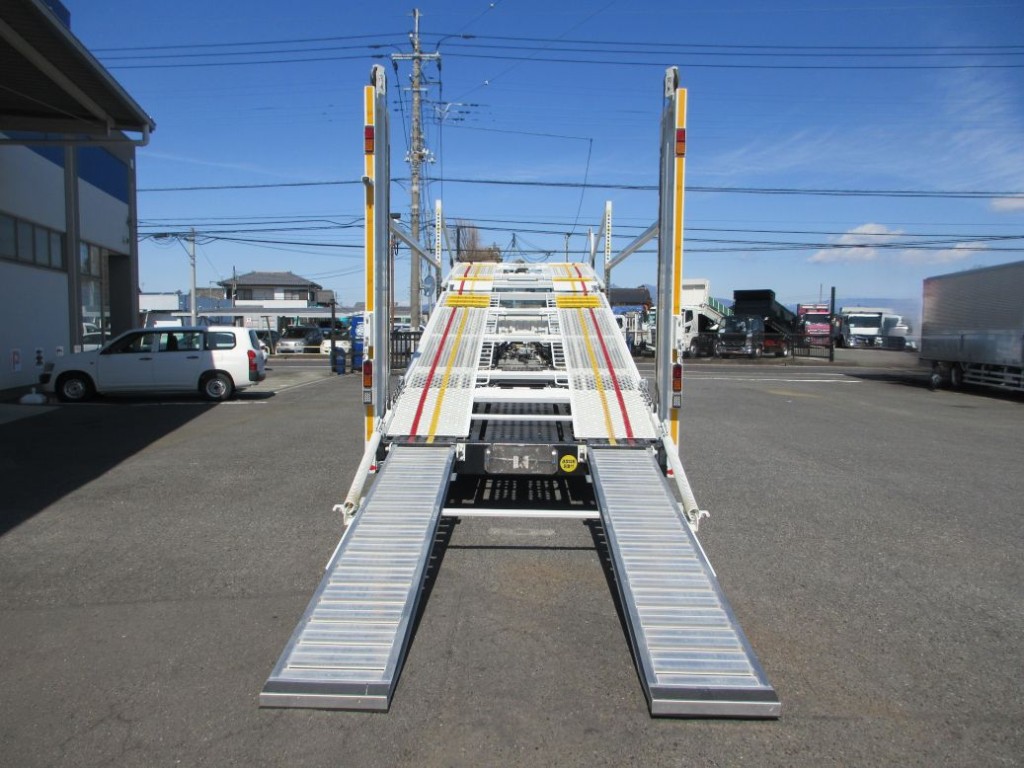 荷台全体の状態です。|いすゞ フォワード 2RG-FSR90S2の写真8