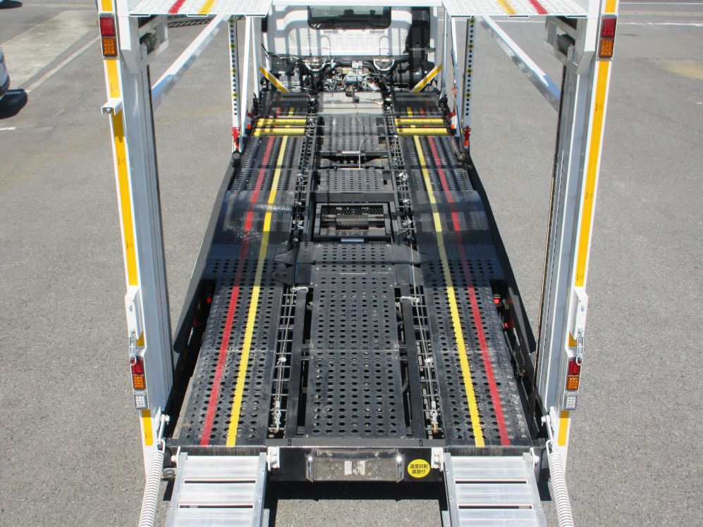 1Fフロアーの状態です。|いすゞ フォワード 2RG-FSR90S2の写真9