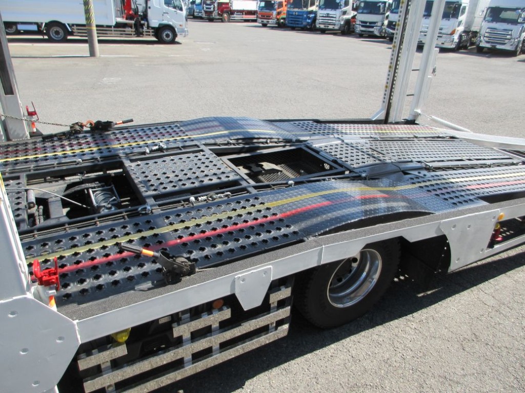 1Fフロアータイヤ落としの状態です。|いすゞ フォワード 2RG-FSR90S2の写真10