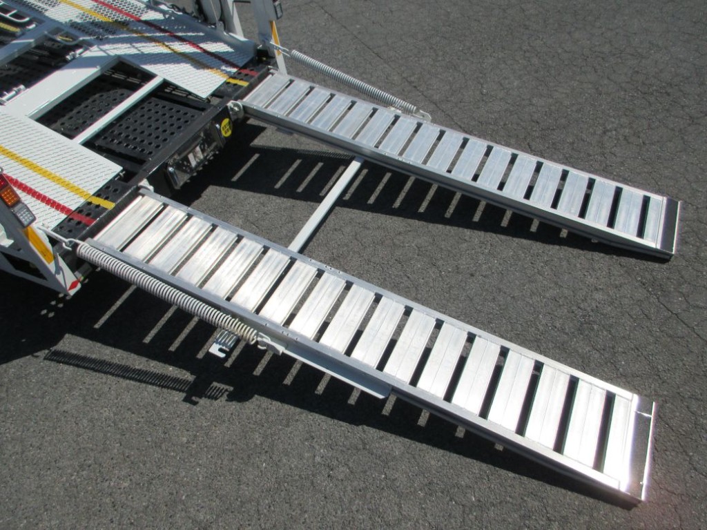 歩み板の状態です。|いすゞ フォワード 2RG-FSR90S2の写真14