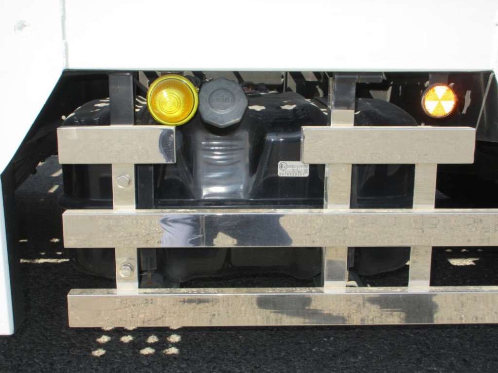 燃料タンクは100Lです。|いすゞ フォワード 2RG-FSR90S2の写真22