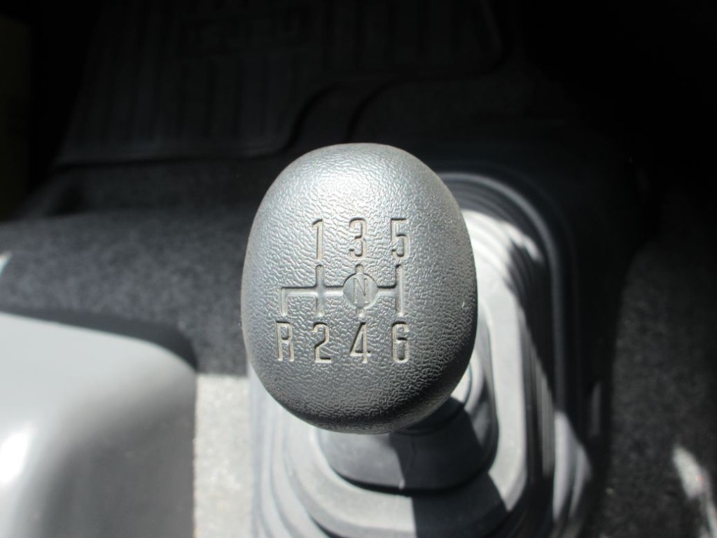 MT６速です。|いすゞ フォワード 2RG-FSR90S2の写真24