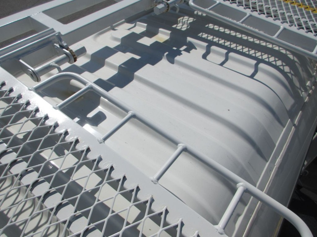 ルーフに塗装跡があります。|いすゞ フォワード 2RG-FSR90S2の写真32