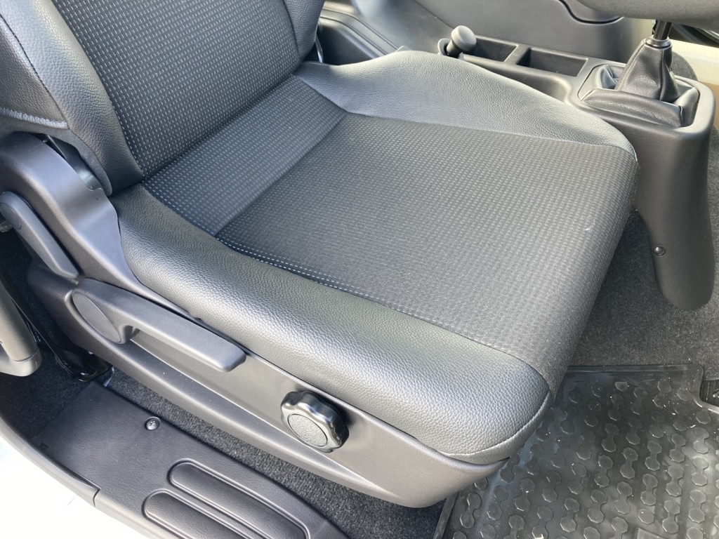 シート座面の状態です。|三菱 ファイター 2KG-FK62F(2WD)の写真13
