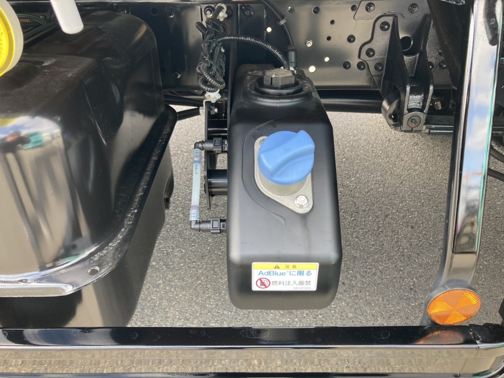 アドブルータンクです。|三菱 ファイター 2KG-FK62F(2WD)の写真26