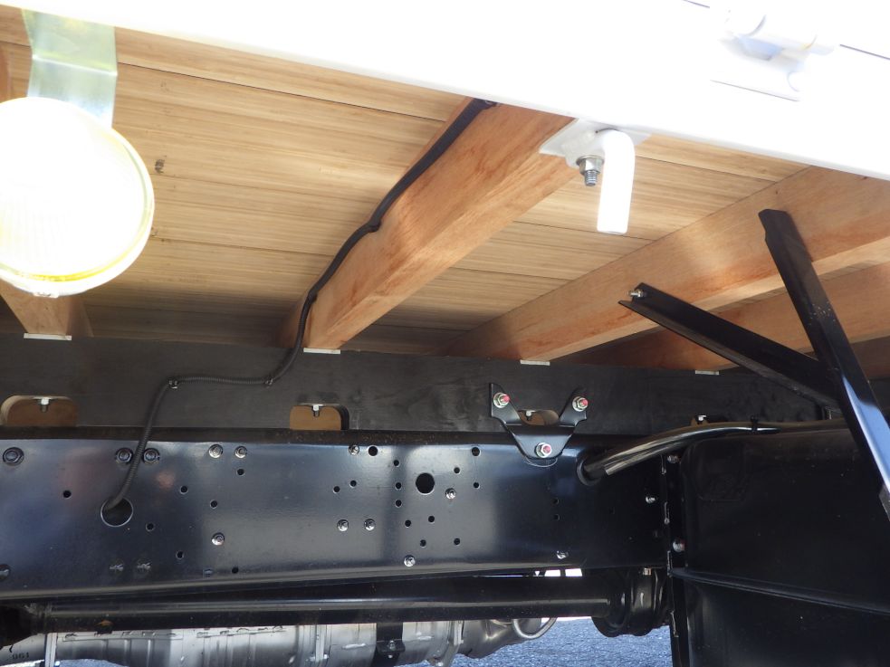 シャーシとネタの状態です。（ネタは木製です）|三菱 ファイター 2KG-FK62F(2WD)の写真7