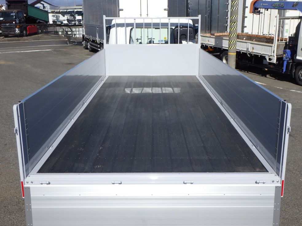 床板の状態です。|三菱 ファイター 2KG-FK62F(2WD)の写真10