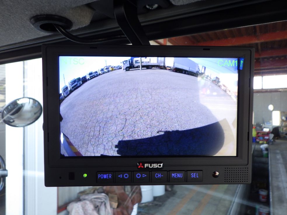 液晶バックモニター付きです。|三菱 ファイター 2KG-FK62F(2WD)の写真23