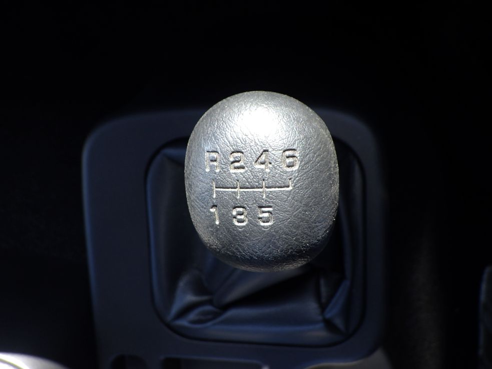 MT６速です。|三菱 ファイター 2KG-FK62F(2WD)の写真24