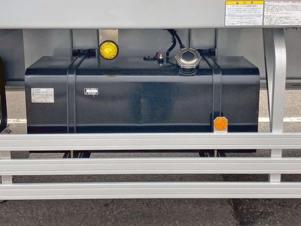 燃料タンクは210Lです。|トレクス  PFB34118の写真32