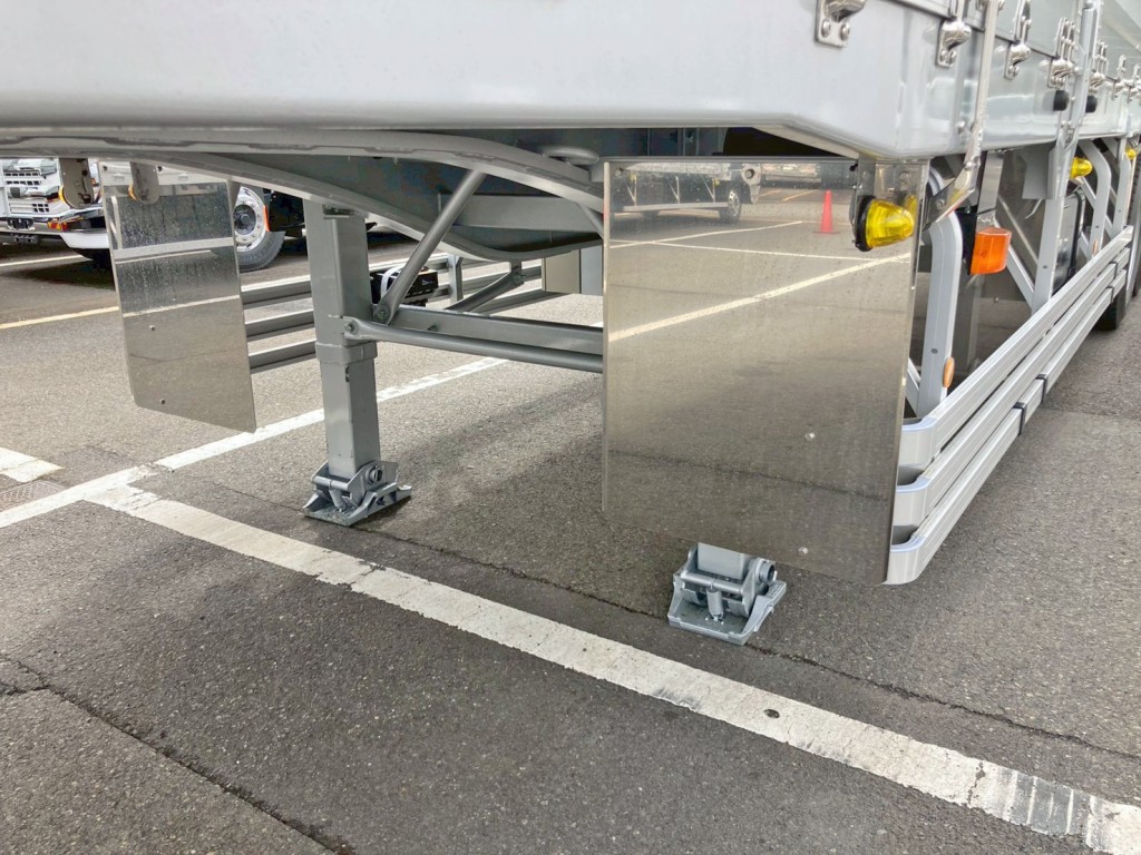 泥除けステーはステンレス製です。|トレクス  PFB34118の写真36