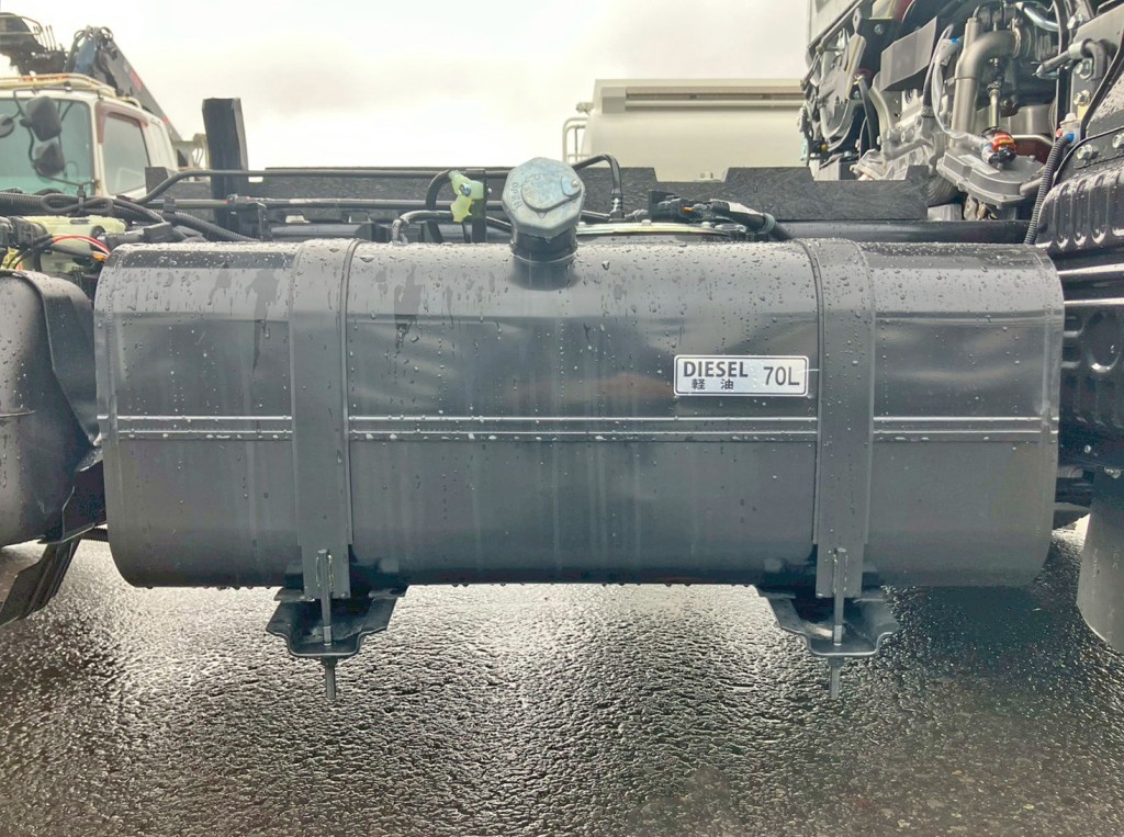 燃料タンクは70Lです。|三菱 キャンター 2RG-FBA60(2WD)の写真16