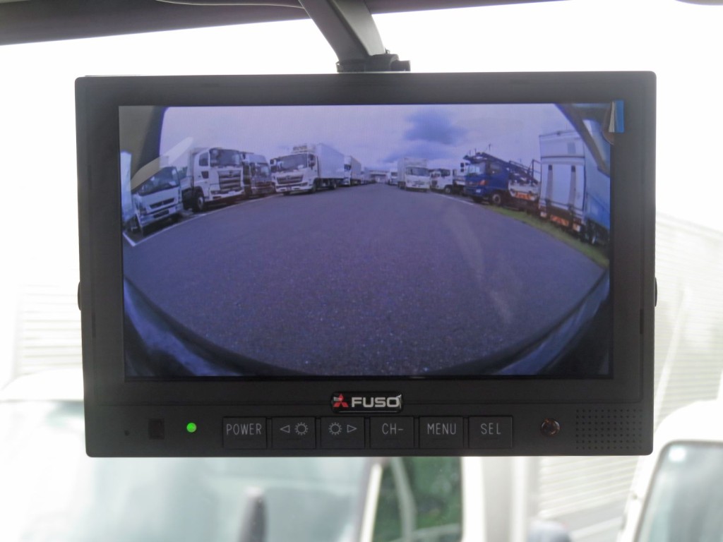 液晶バックモニター付きです。|三菱 ファイター 2KG-FK62F(2WD)の写真17