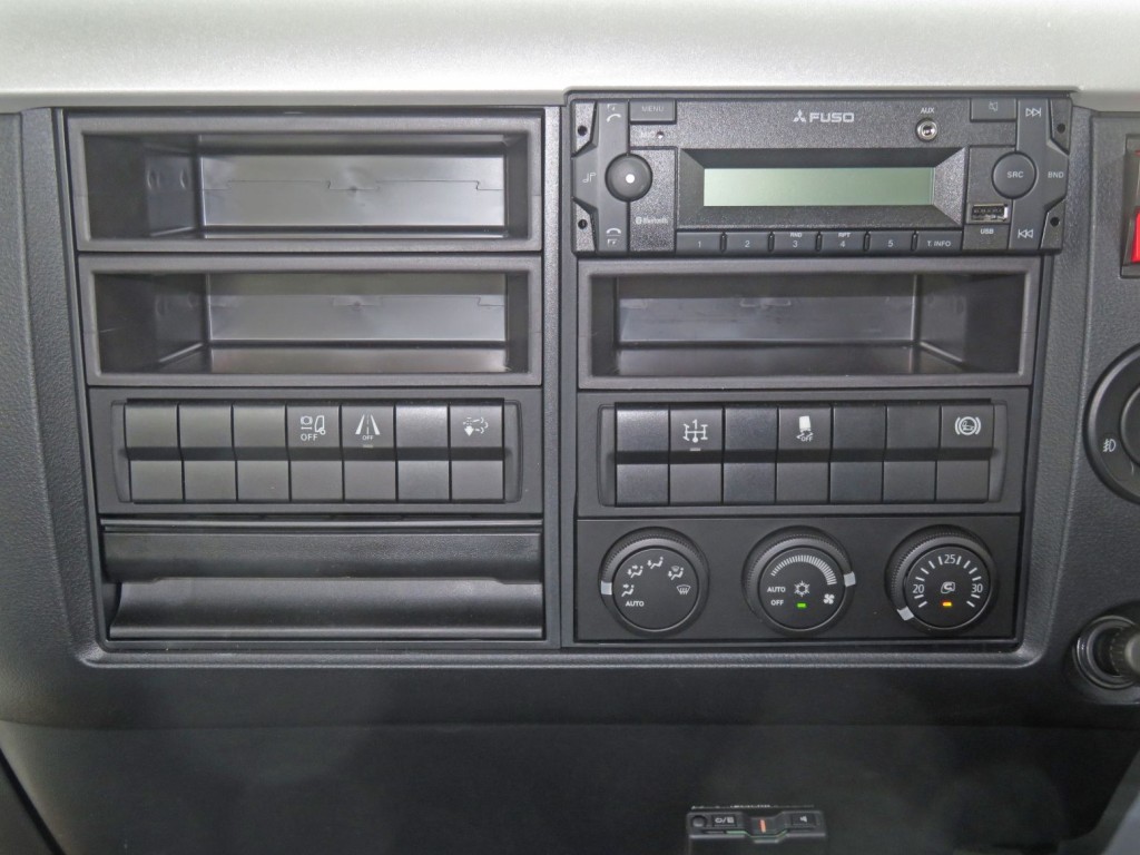 パネル周りの状態です。|三菱 ファイター 2KG-FK62F(2WD)の写真19