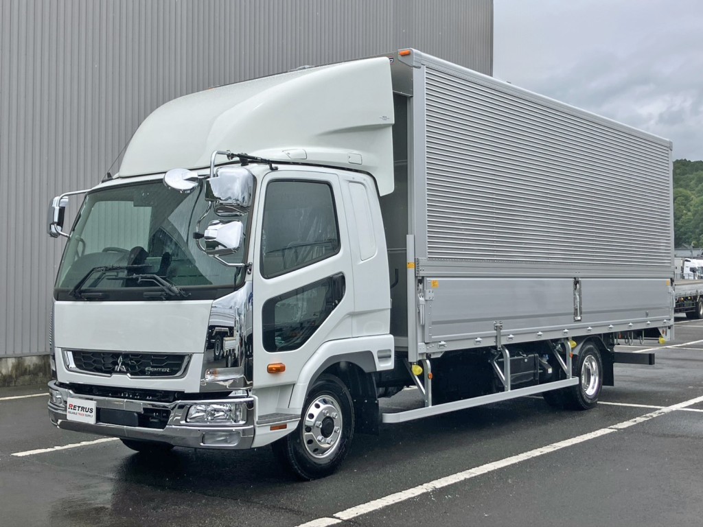 フロント周り、メッキパーツで飾っています。|三菱 ファイター 2KG-FK65F(2WD)の写真1