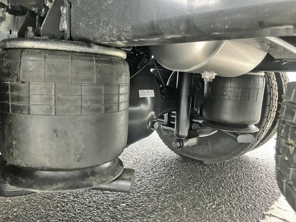 エアサスです。|三菱 ファイター 2KG-FK65F(2WD)の写真5