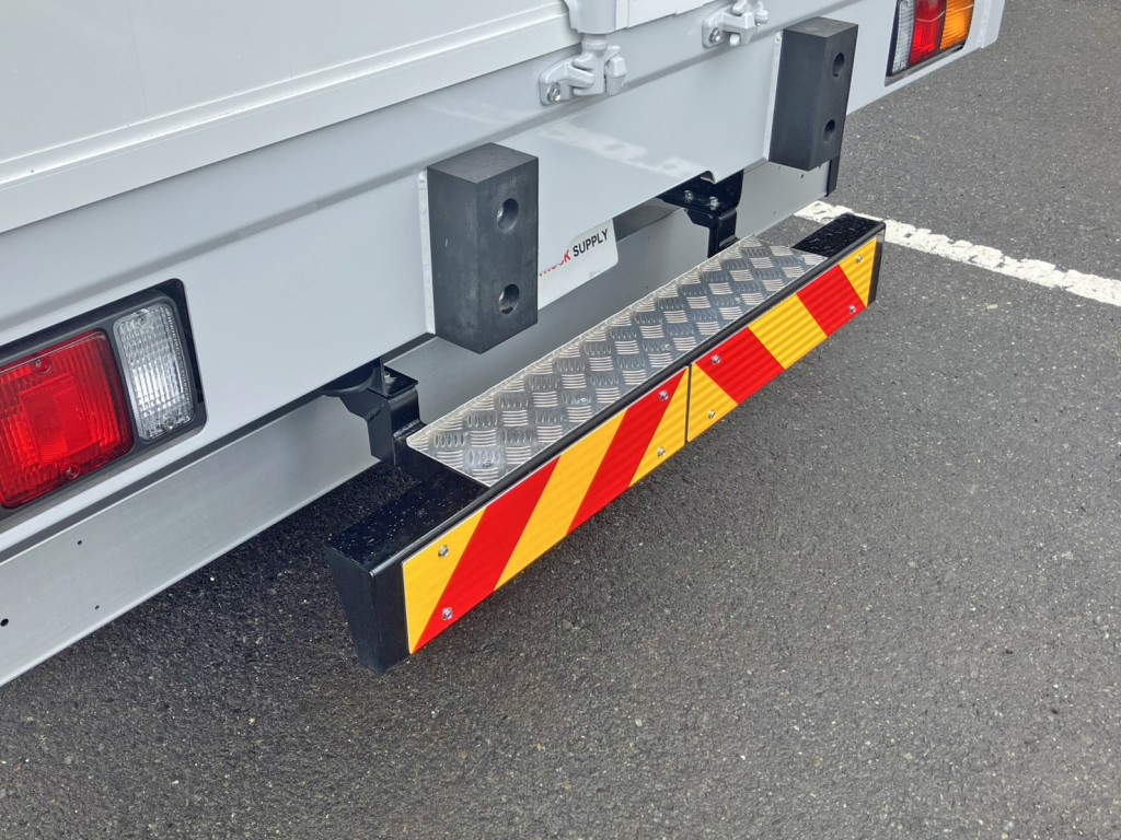 リヤステップ付きです。|三菱 ファイター 2KG-FK65F(2WD)の写真15