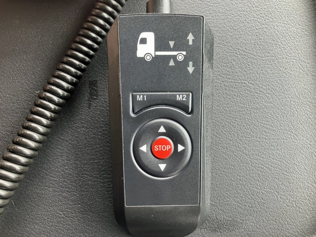 エアサスのコントローラーです。|三菱 ファイター 2KG-FK65F(2WD)の写真21