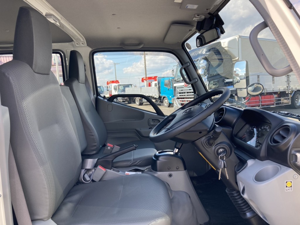 車内です。|トヨタ カゼット 3BF-TRY230(2WD)の写真11