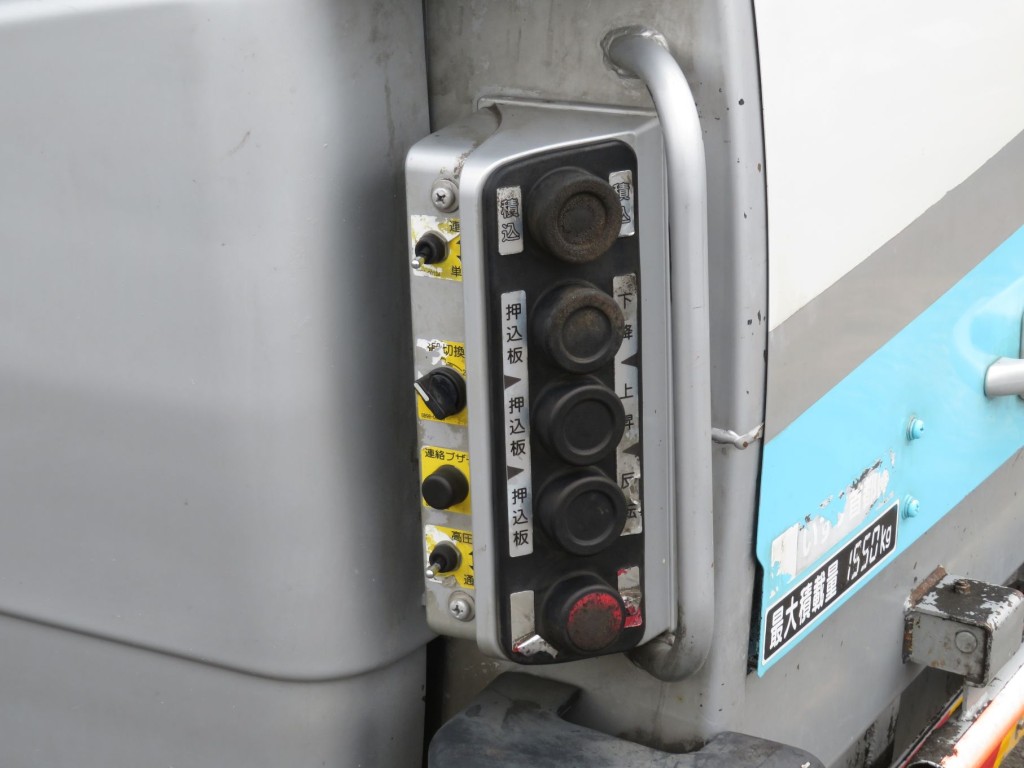 上物の操作スイッチです。（単独⇔連続切り替え付きです）|いすゞ フォワード 2RG-FRR90S2の写真14