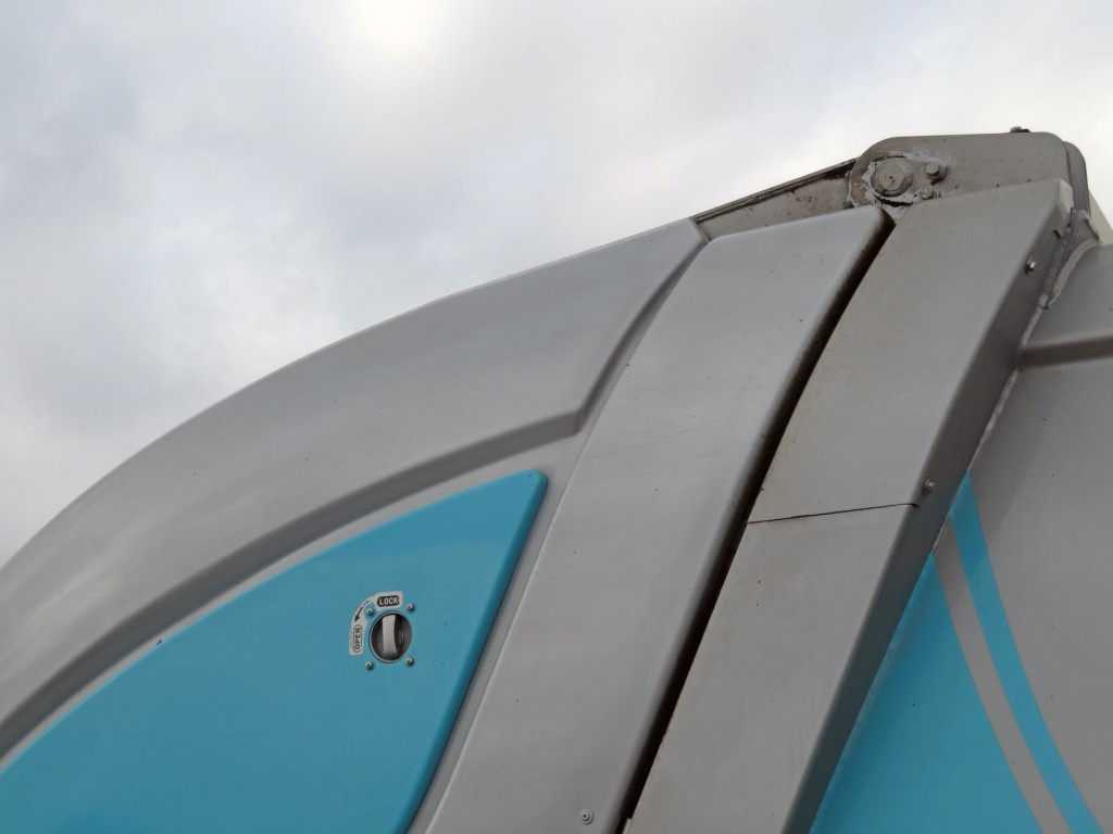 テールゲート側面パネルに細かい線キズがあります。|いすゞ フォワード 2RG-FRR90S2の写真20