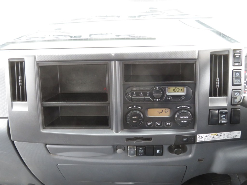 インパネ周りの状態です。|いすゞ フォワード 2RG-FRR90S2の写真29