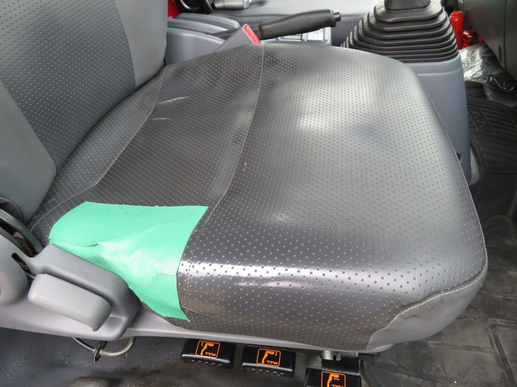 運転席座面の状態です。|いすゞ フォワード 2RG-FRR90S2の写真30