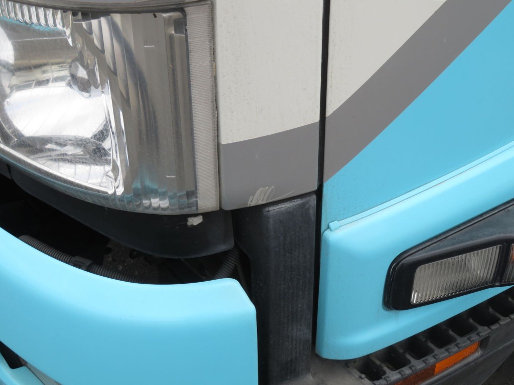 助手席側コーナーパネル下部にキズがあります。|いすゞ フォワード 2RG-FRR90S2の写真31