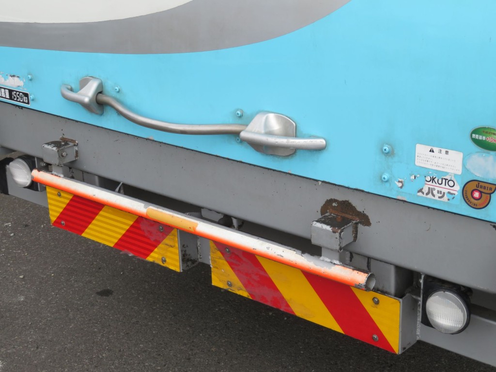 テールゲート下部にサビがあります。|いすゞ フォワード 2RG-FRR90S2の写真38