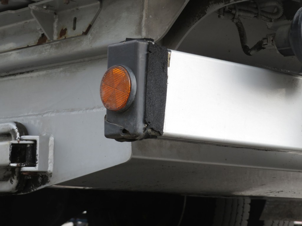 リアバンパーのキャップに割れがあります。|いすゞ フォワード 2RG-FRR90S2の写真39