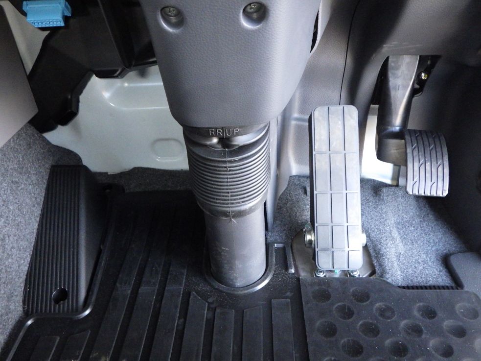 ２ペダルです。|UDトラックス クオン 2RG-GK5DABの写真25