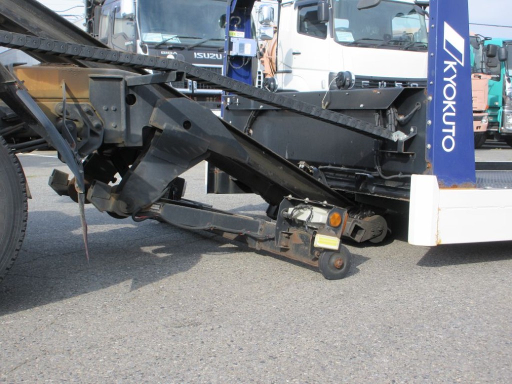 リヤバンパーは可倒式です。|日野 デュトロ 2KG-XZU722M(2WD)の写真13