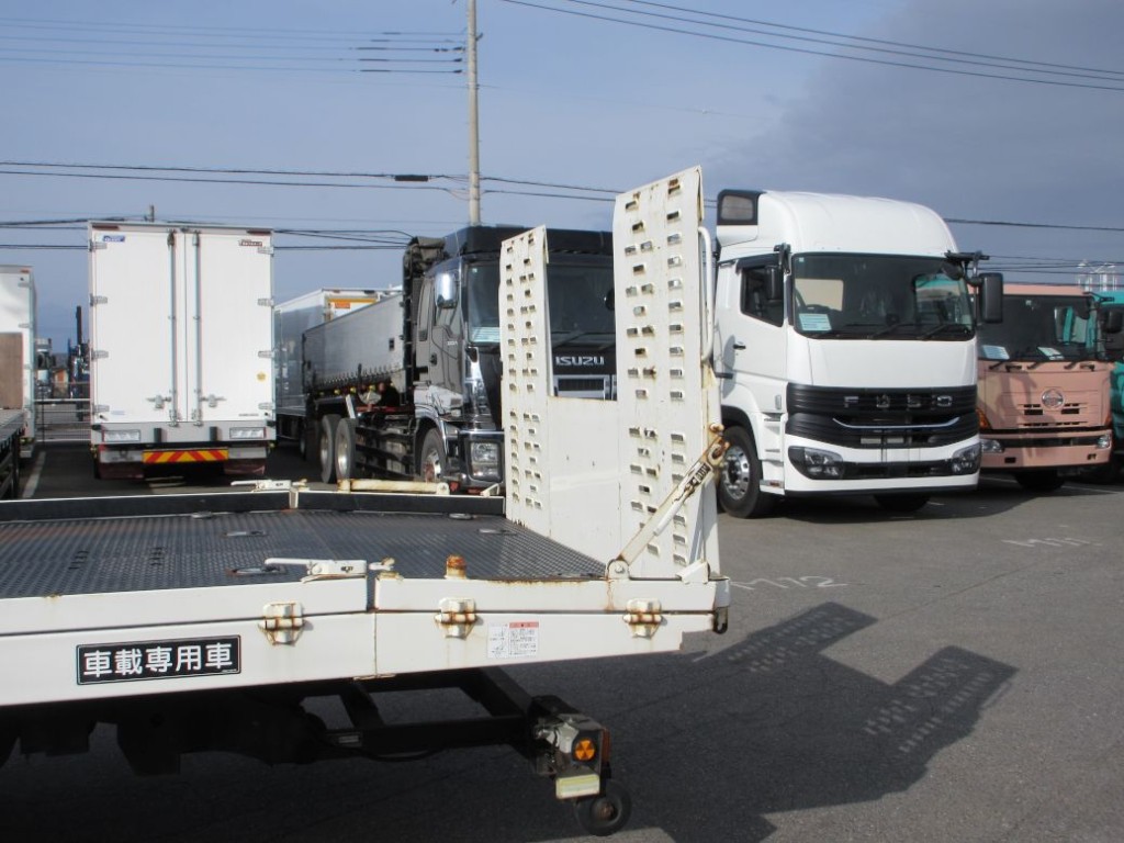 歩み板の格納状態です。|日野 デュトロ 2KG-XZU722M(2WD)の写真15