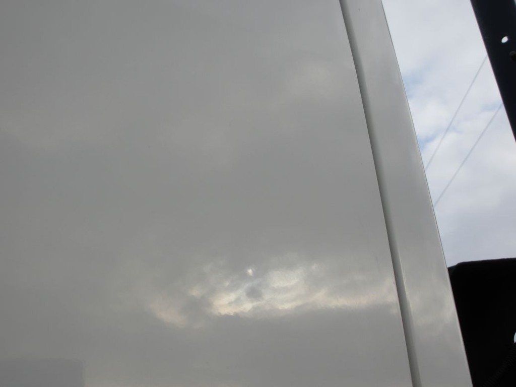 助手席側ドアに軽いヘコミがあります。（運転席側にもあります）|日野 デュトロ 2KG-XZU722M(2WD)の写真25