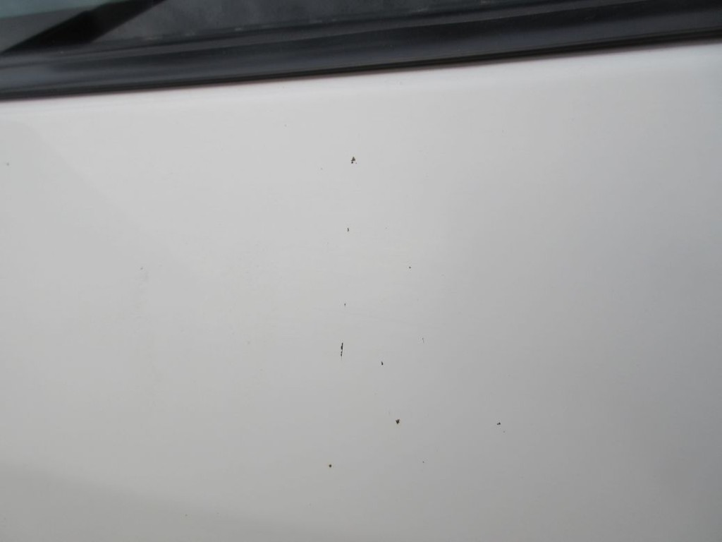 フロントパネルに飛び石キズがあります。|日野 デュトロ 2KG-XZU722M(2WD)の写真26