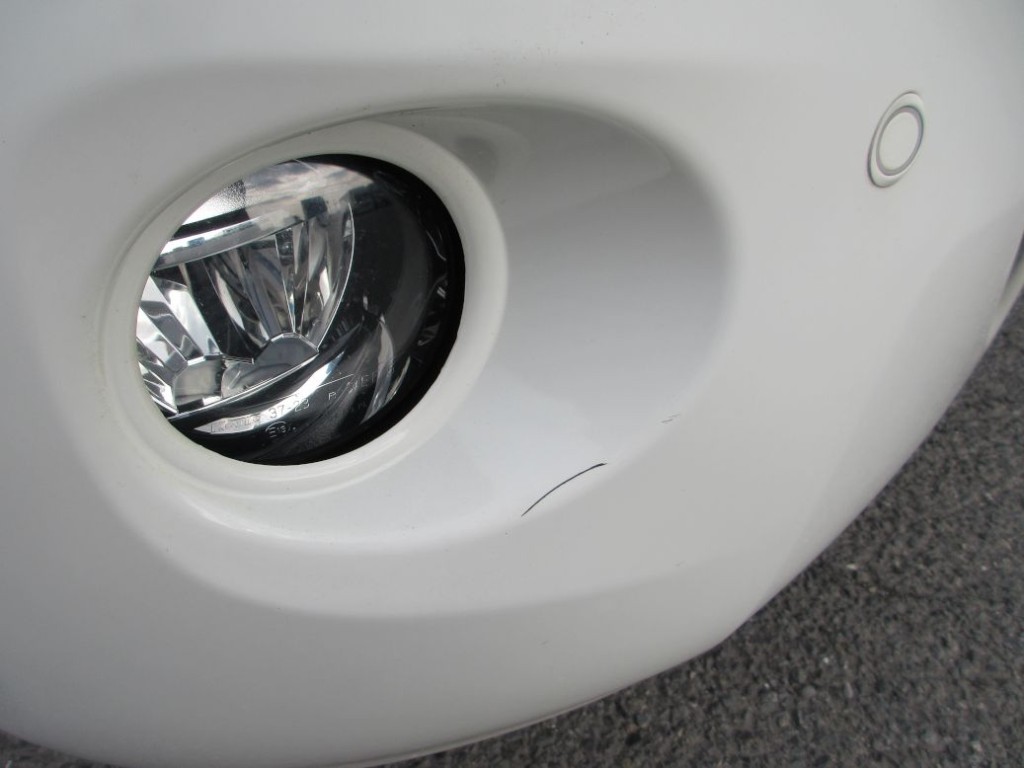 フロントバンパーの運転席側にスレがあります。|日野 デュトロ 2KG-XZU722M(2WD)の写真27