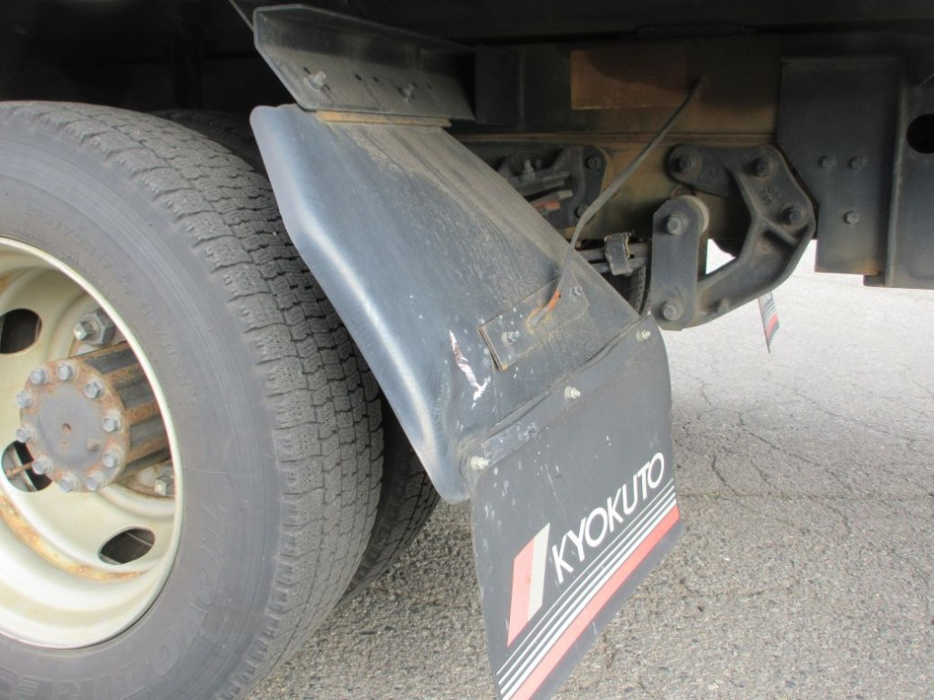 助手席側リヤフェンダーにキズ・ヘコミがあります。|日野 デュトロ 2KG-XZU722M(2WD)の写真32