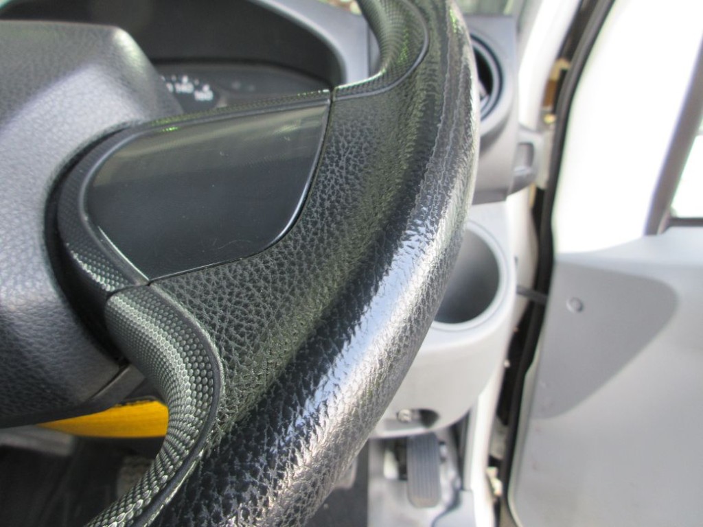 ハンドルにスレがあります。|日野 デュトロ 2KG-XZU722M(2WD)の写真39