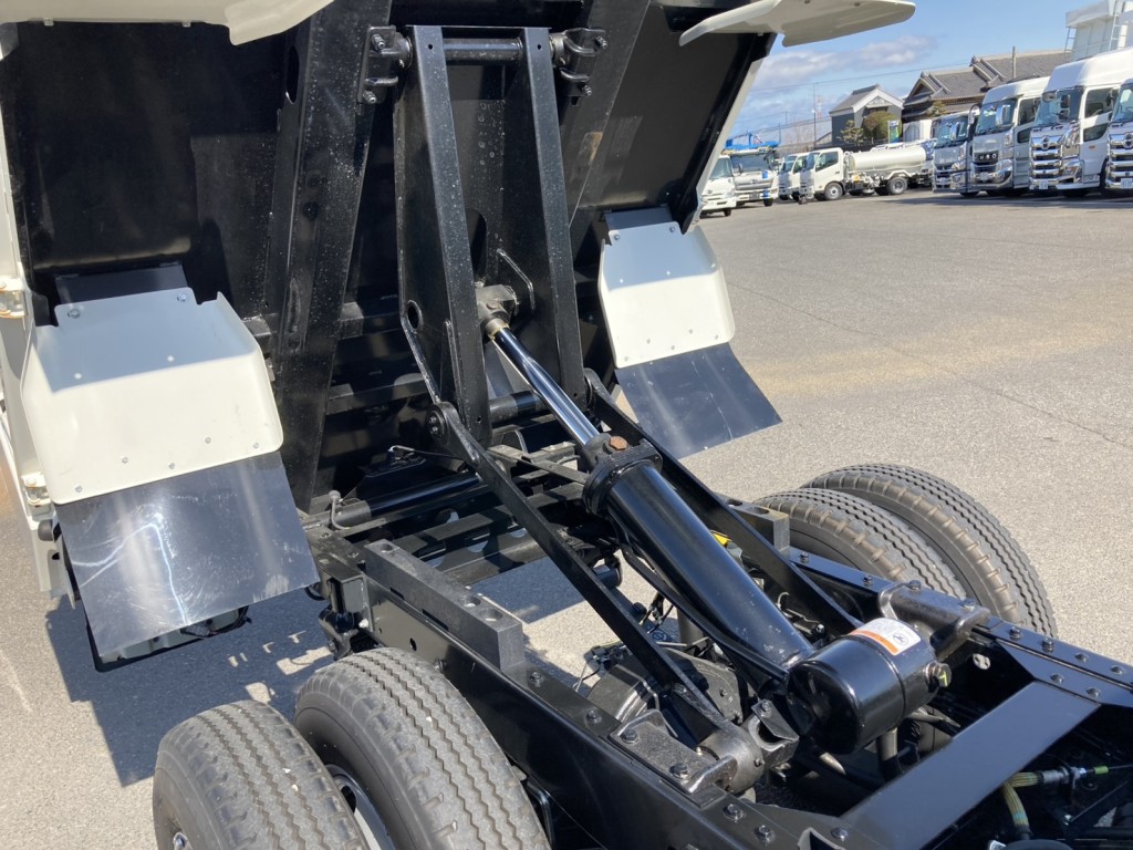 シャーシとホイストの状態です。|日野 デュトロ 2KG-XZU600T(2WD)の写真19