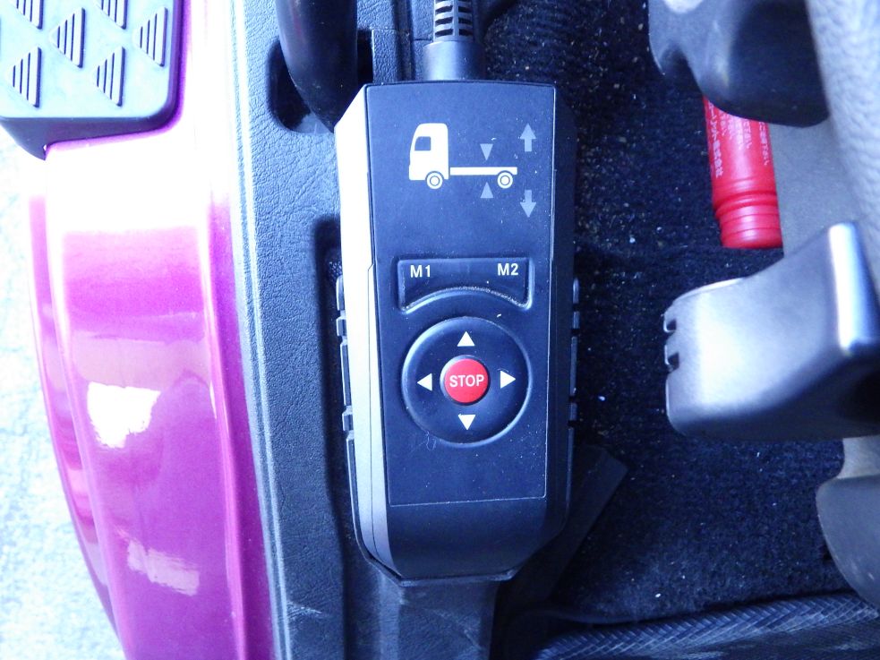 エアサスのコントローラーです。|三菱 スーパーグレート 2RG-FP74HDRの写真14