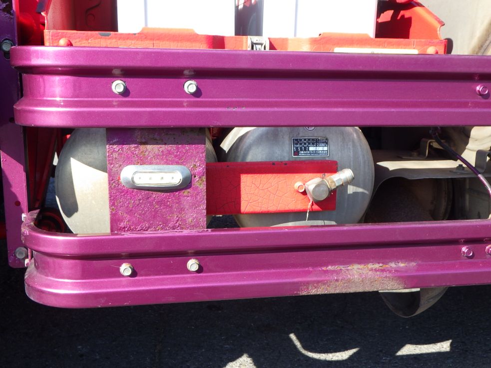 運転席側サイドバンパーにサビがあります。|三菱 スーパーグレート 2RG-FP74HDRの写真26