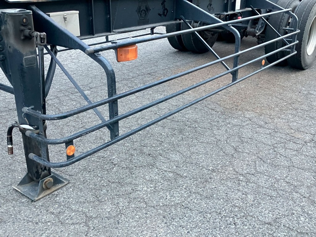 助手席側サイドバンパーにキズがあります。|トレクス  NCCTB34081の写真29