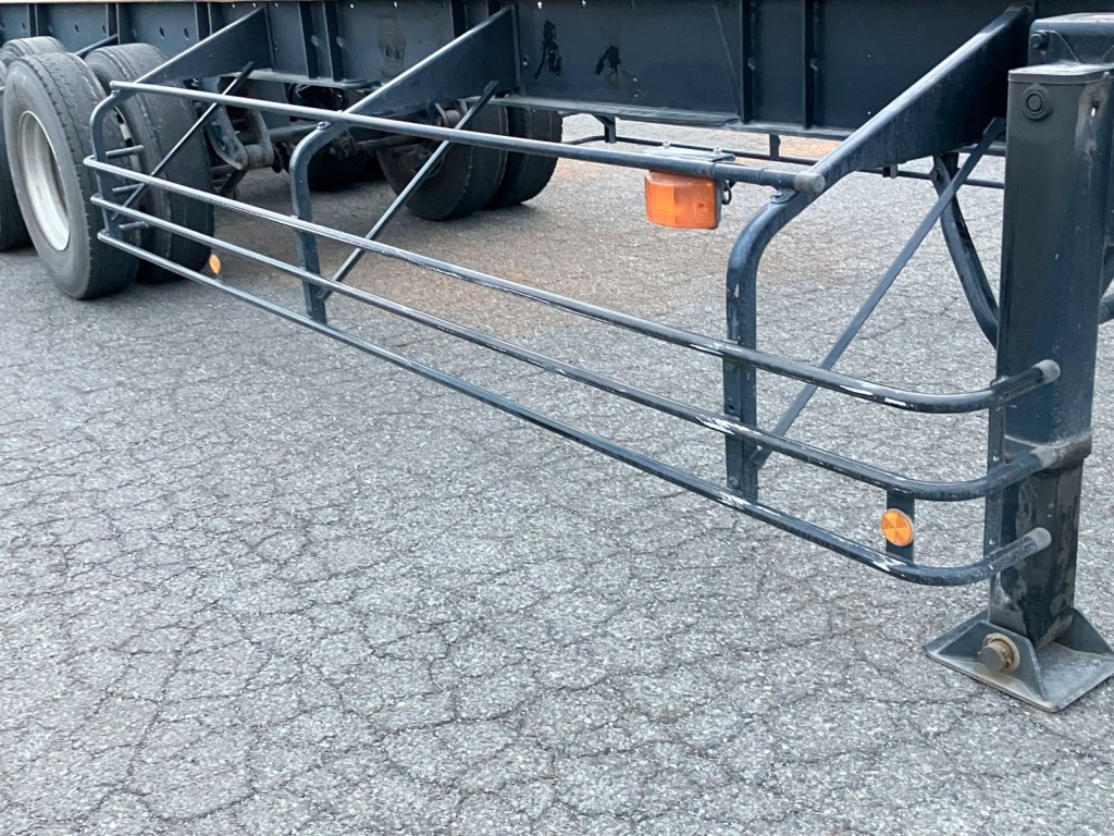 運転席側サイドバンパーにキズがあります。|トレクス  NCCTB34081の写真31