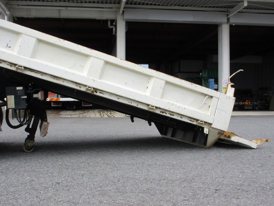 リヤジャッキの着いた状態です。|日野 デュトロ SDG-XZU700X(2WD)の写真11