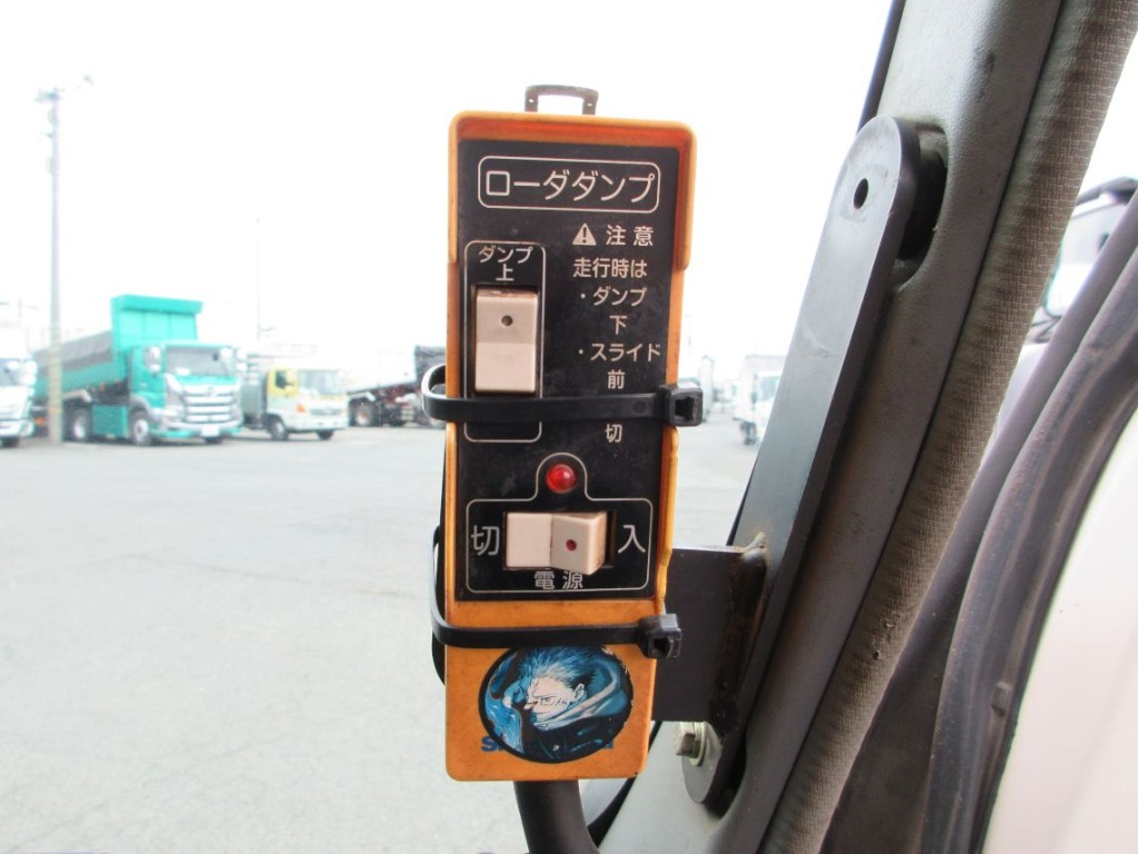 上物の操作スイッチです。|日野 デュトロ SDG-XZU700X(2WD)の写真18