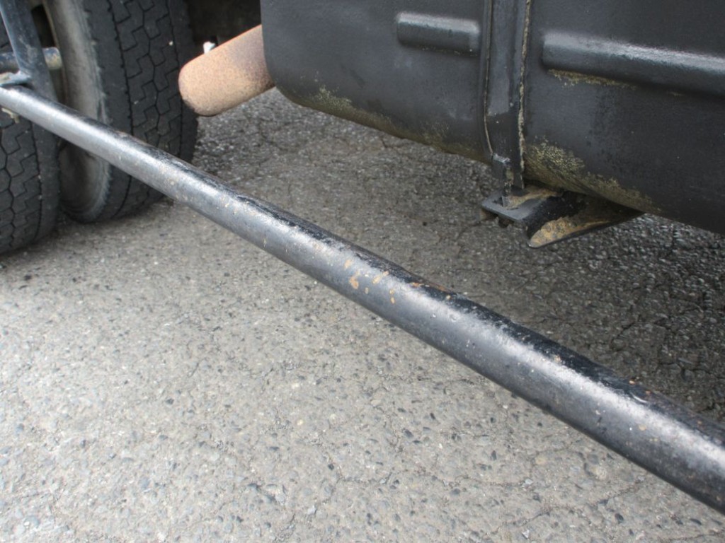 運転席側サイドバンパーにサビがあります。（助手席側にもあります）|日野 デュトロ SDG-XZU700X(2WD)の写真35