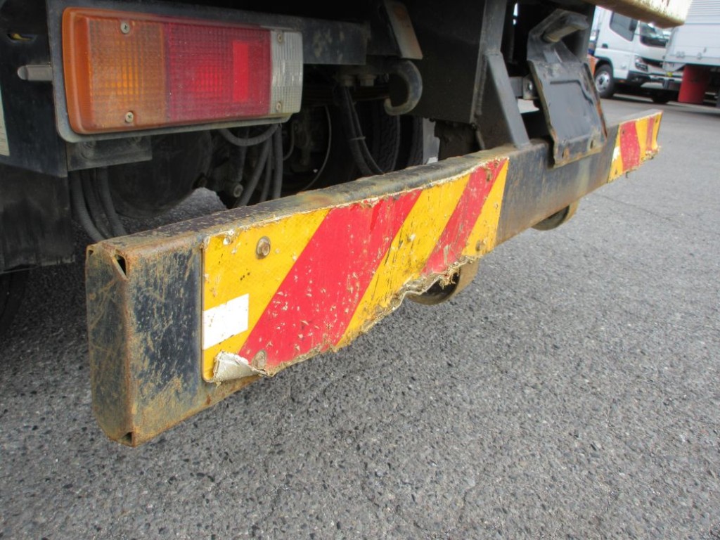 リヤバンパーにキズ・サビがあります。|日野 デュトロ SDG-XZU700X(2WD)の写真41