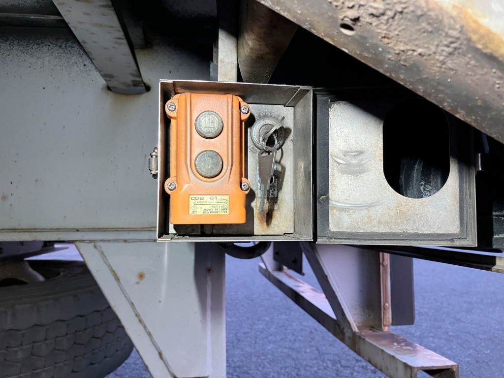 ウイングのメインスイッチです。|トレクス PFN24101改の写真24